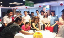 生日会or卸装节？你嘴角上扬的样子与严肃脸差了一场觥筹交错
